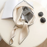 Cargar imagen en el visor de la galería, Bufanda cuadrada de seda grande con rayas geométricas a rayas blancas y negras de 35 pulgadas