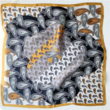 Laden Sie das Bild in den Galerie-Viewer, Quadratischer Seidenschal mit Cashew-Muster, 53,3 cm – 12 Momme