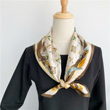 Laden Sie das Bild in den Galerie-Viewer, Quadratischer Schal aus 100 % Vintage-Mode aus Maulbeerseide