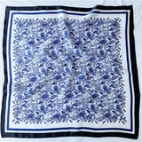 Charger l&#39;image dans la galerie, Foulard carré en soie de mûrier bleu vintage