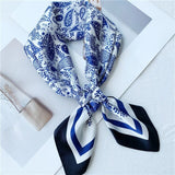 Laden Sie das Bild in den Galerie-Viewer, Blauer quadratischer Schal aus Maulbeerseide im Vintage-Stil