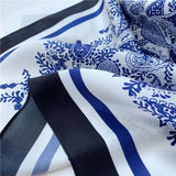 Laden Sie das Bild in den Galerie-Viewer, Blauer quadratischer Schal aus Maulbeerseide im Vintage-Stil