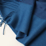 Laden Sie das Bild in den Galerie-Viewer, Mehrfarbiger Schal mit Einsätzen aus reinem Kaschmir in Blau